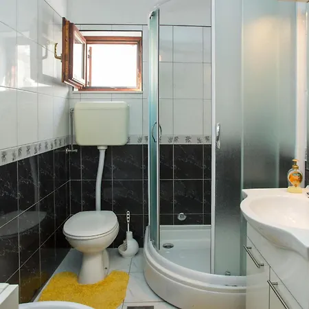 Varos Bb Apartman Splitska