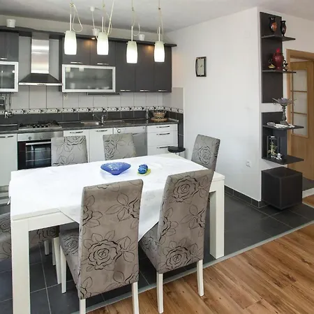Varos Bb Apartamento Splitska